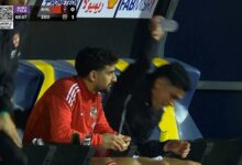 انفعال أشرف بن شرقي بعد استبداله بـ زيزو في مباراة الأهلي وزد