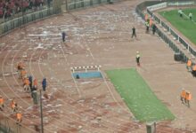 شاهد تجاوزات جماهير الأهلي ضد لاعبي الجيش الملكي - فيديو