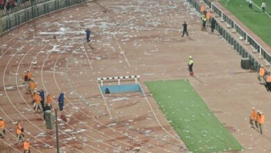 شاهد تجاوزات جماهير الأهلي ضد لاعبي الجيش الملكي - فيديو