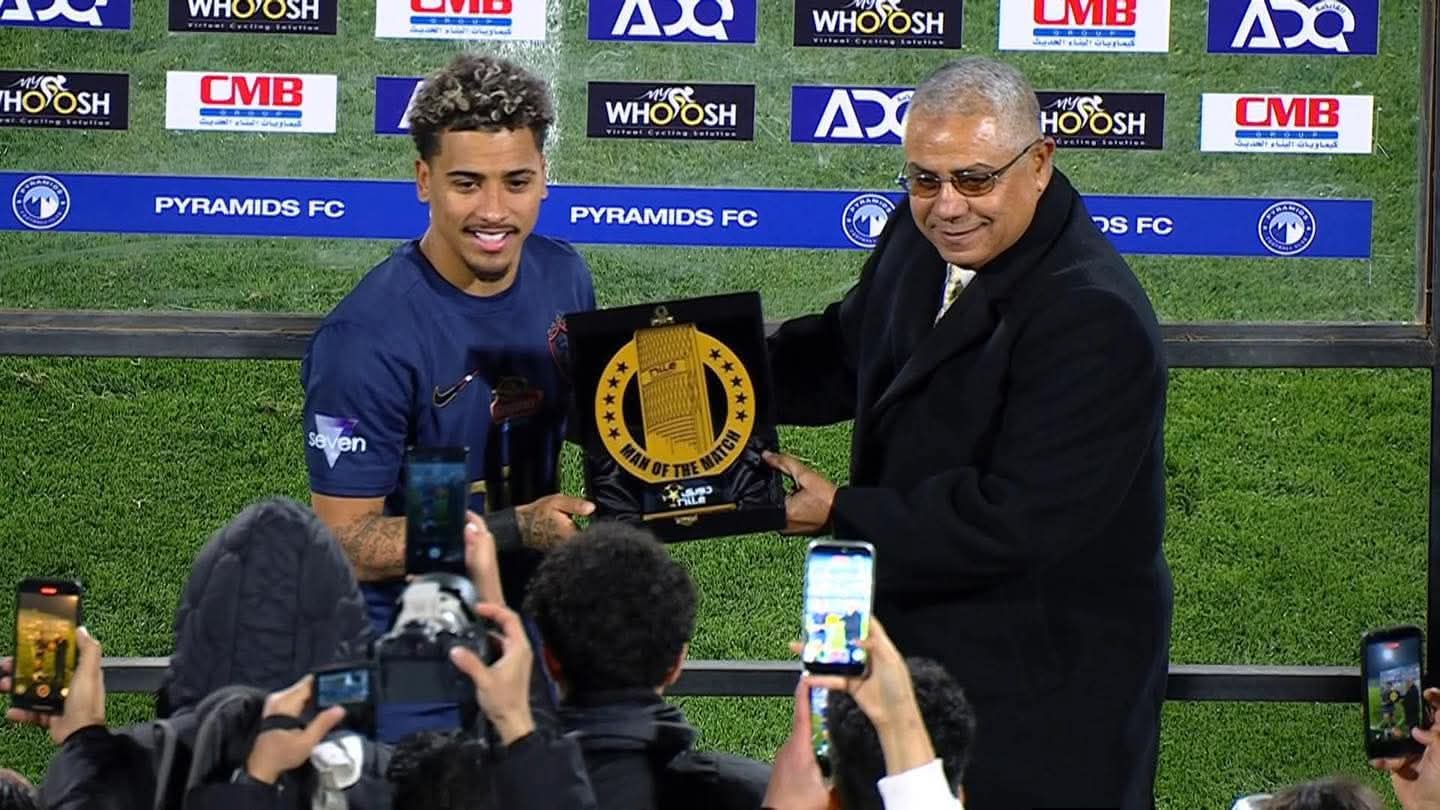نجم الزمالك يحصد جائزة أفضل لاعب في مباراة الفريق امام بيراميدز -صورة