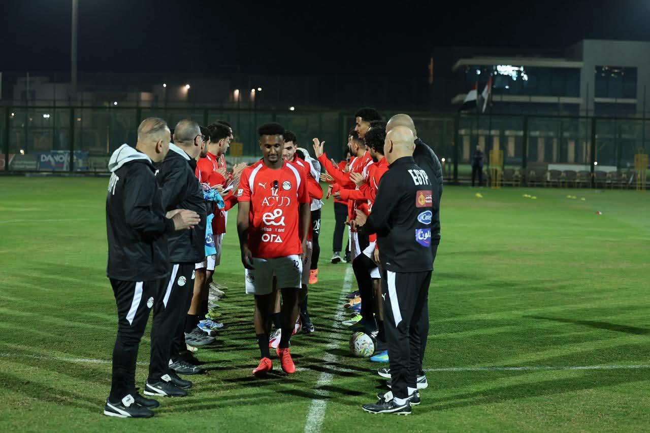 أبرزهم ناصر منسي.. استقبال خاص من حسام حسن للاعبين الجدد في معسكر منتخب مصر - صورة