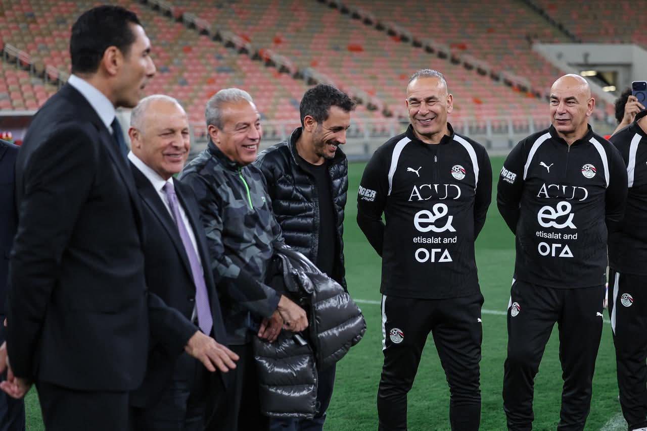 منتخب مصر يختتم تدريباته لمواجهة السعودية.. ووزير الرياضة يجتمع باللاعبين- صورة