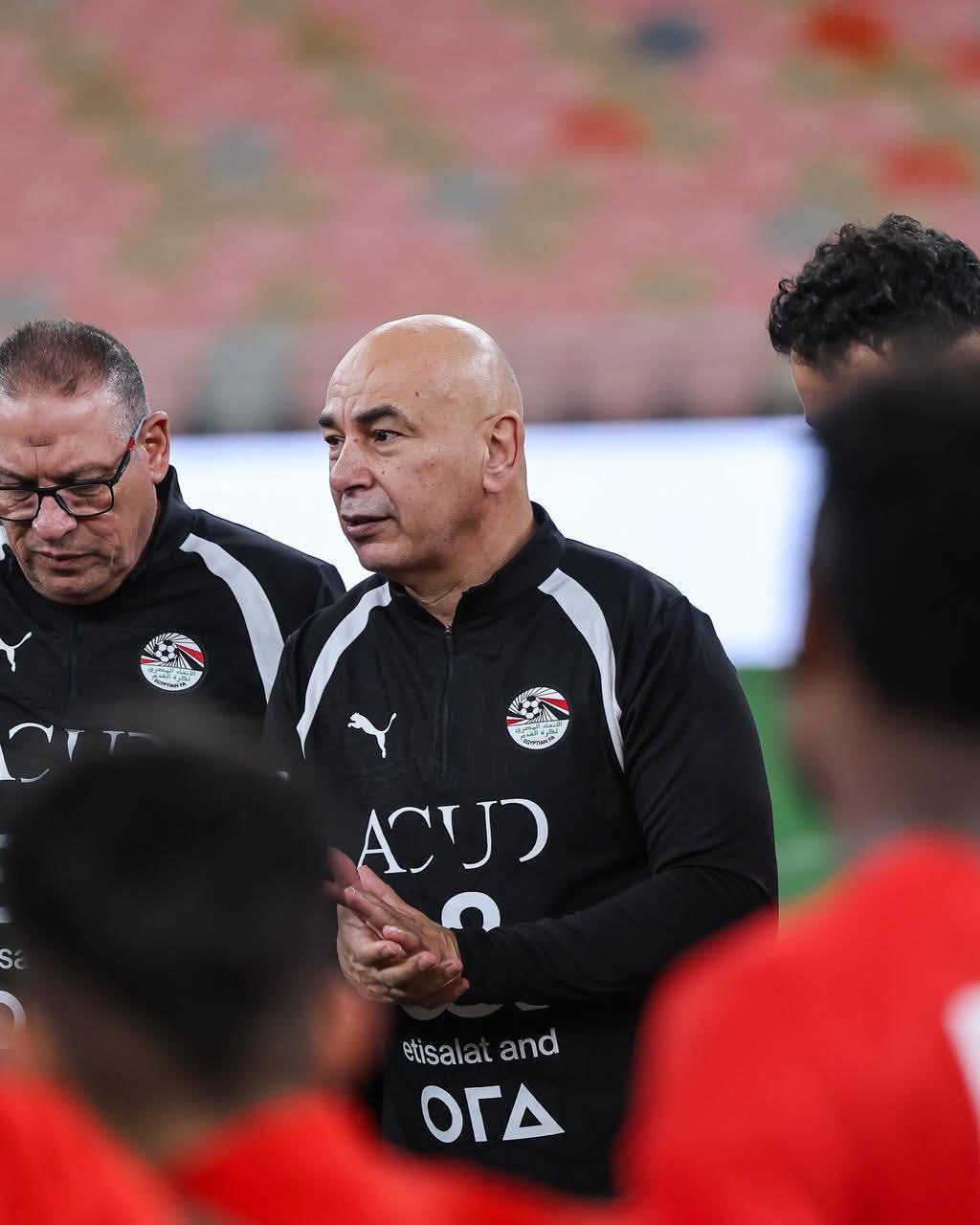 منتخب مصر يختتم تدريباته لمواجهة السعودية.. ووزير الرياضة يجتمع باللاعبين- صورة