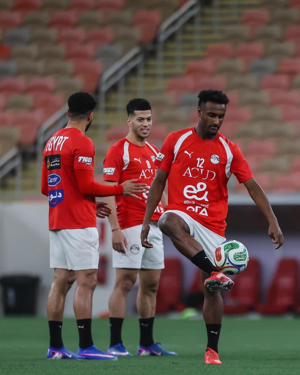 منتخب مصر يختتم تدريباته لمواجهة السعودية.. ووزير الرياضة يجتمع باللاعبين- صورة