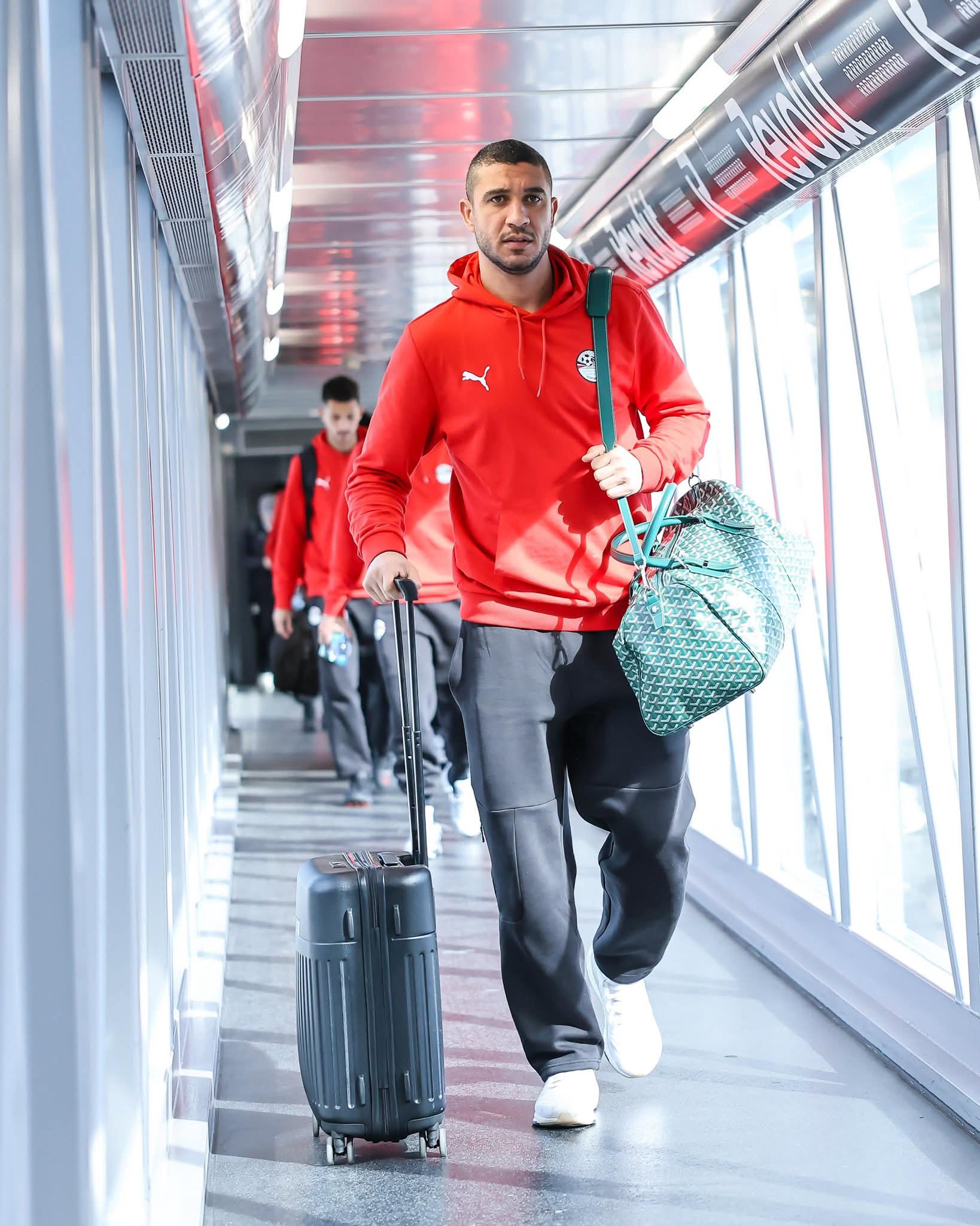 قمة ودية منتظرة.. بعثة منتخب مصر تصل إسبانيا -صورة