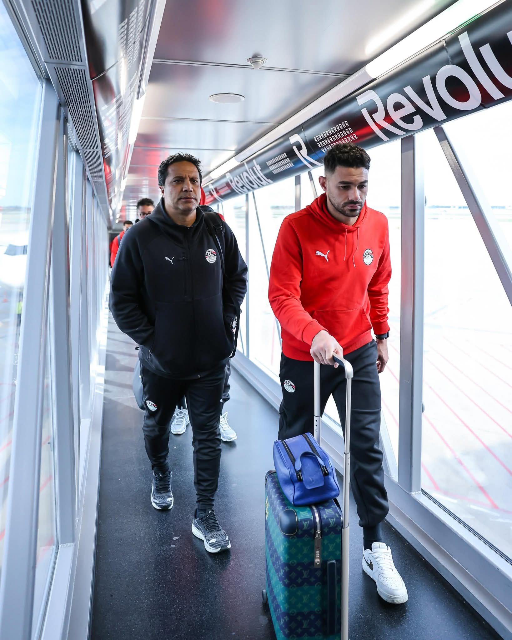 قمة ودية منتظرة.. بعثة منتخب مصر تصل إسبانيا -صورة