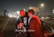 شيكابالا يرسم البسمة على وجه الطفل الفلسطيني "سمير" بطل مسلسل "صحاب الأرض"- فيديو وصور