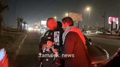 شيكابالا يرسم البسمة على وجه الطفل الفلسطيني "سمير" بطل مسلسل "صحاب الأرض"- فيديو وصور