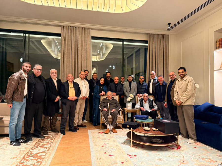 "لمة رمضانية" في منزل ممدوح عباس.. حازم إمام ومجلس الزمالك في قلب الحدث- صورة