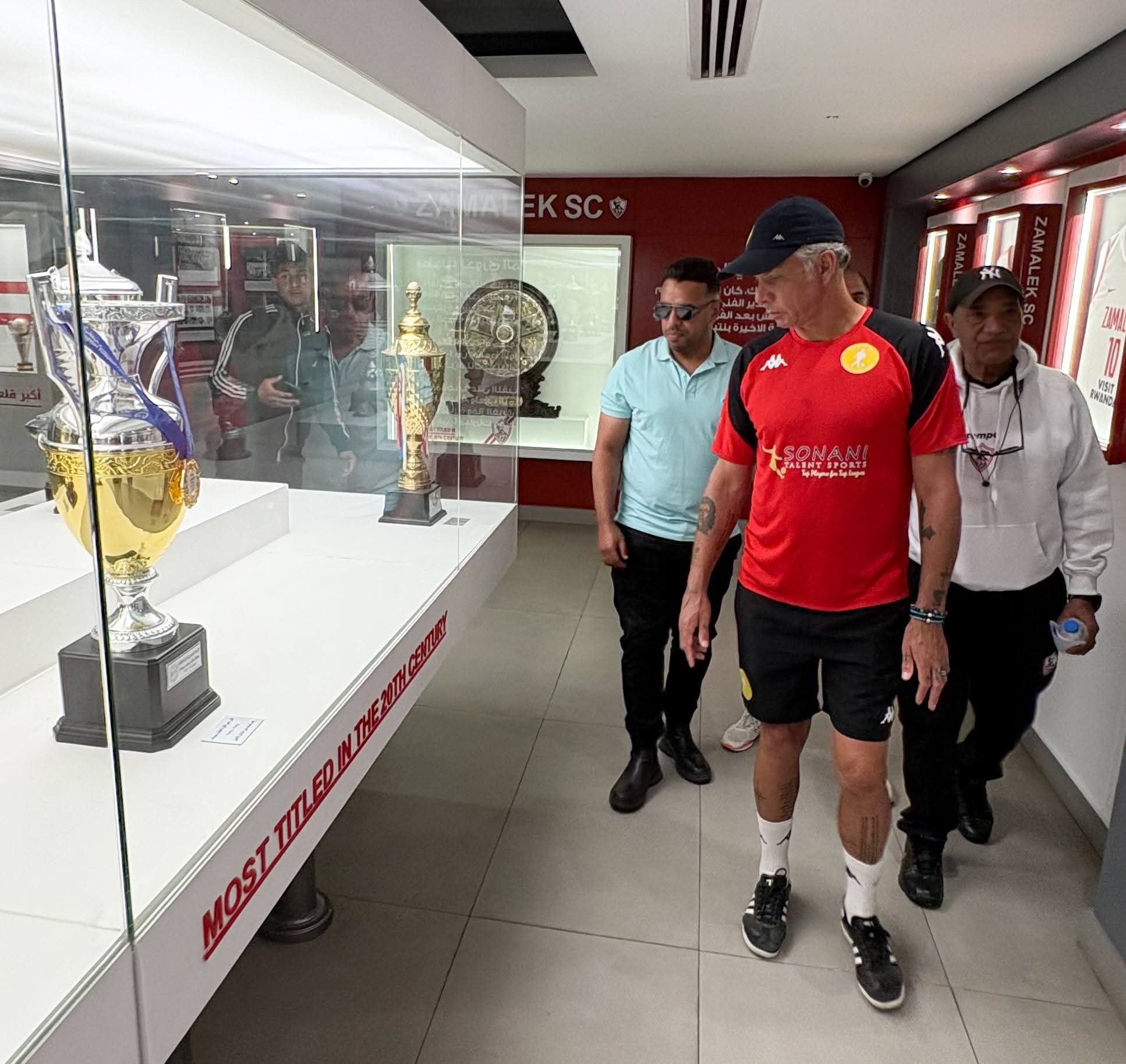 تعاون كروي في ميت عقبة.. نجم جنوب إفريقيا ضيفاً على قطاعات الكرة بنادي الزمالك- صورة