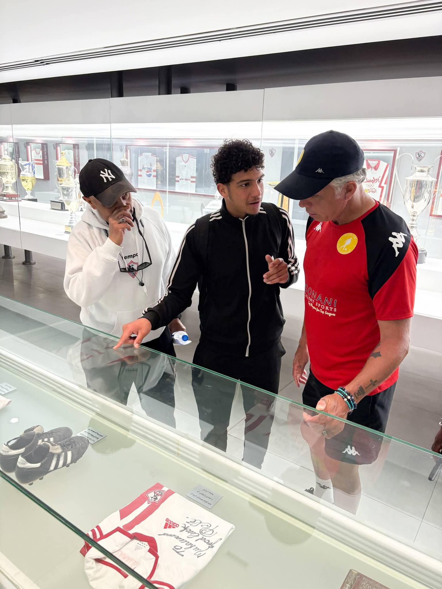 تعاون كروي في ميت عقبة.. نجم جنوب إفريقيا ضيفاً على قطاعات الكرة بنادي الزمالك- صورة