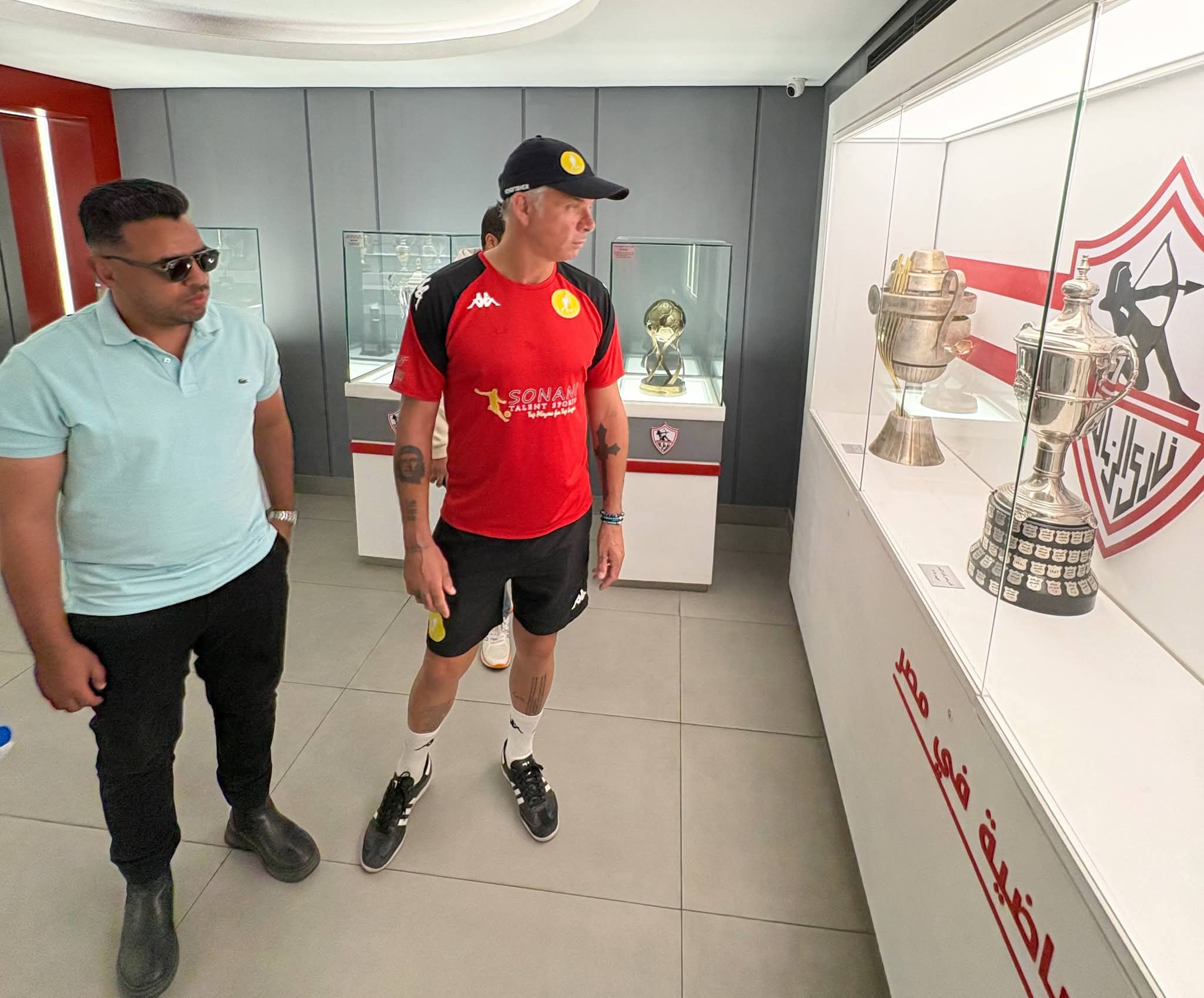 تعاون كروي في ميت عقبة.. نجم جنوب إفريقيا ضيفاً على قطاعات الكرة بنادي الزمالك- صورة