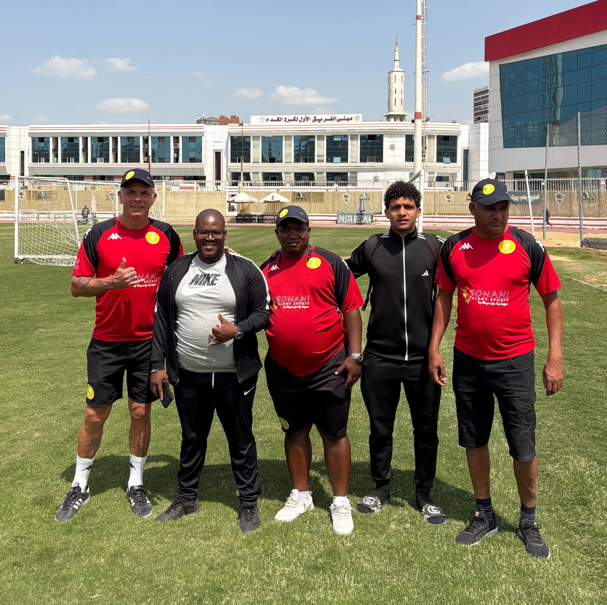 تعاون كروي في ميت عقبة.. نجم جنوب إفريقيا ضيفاً على قطاعات الكرة بنادي الزمالك- صورة