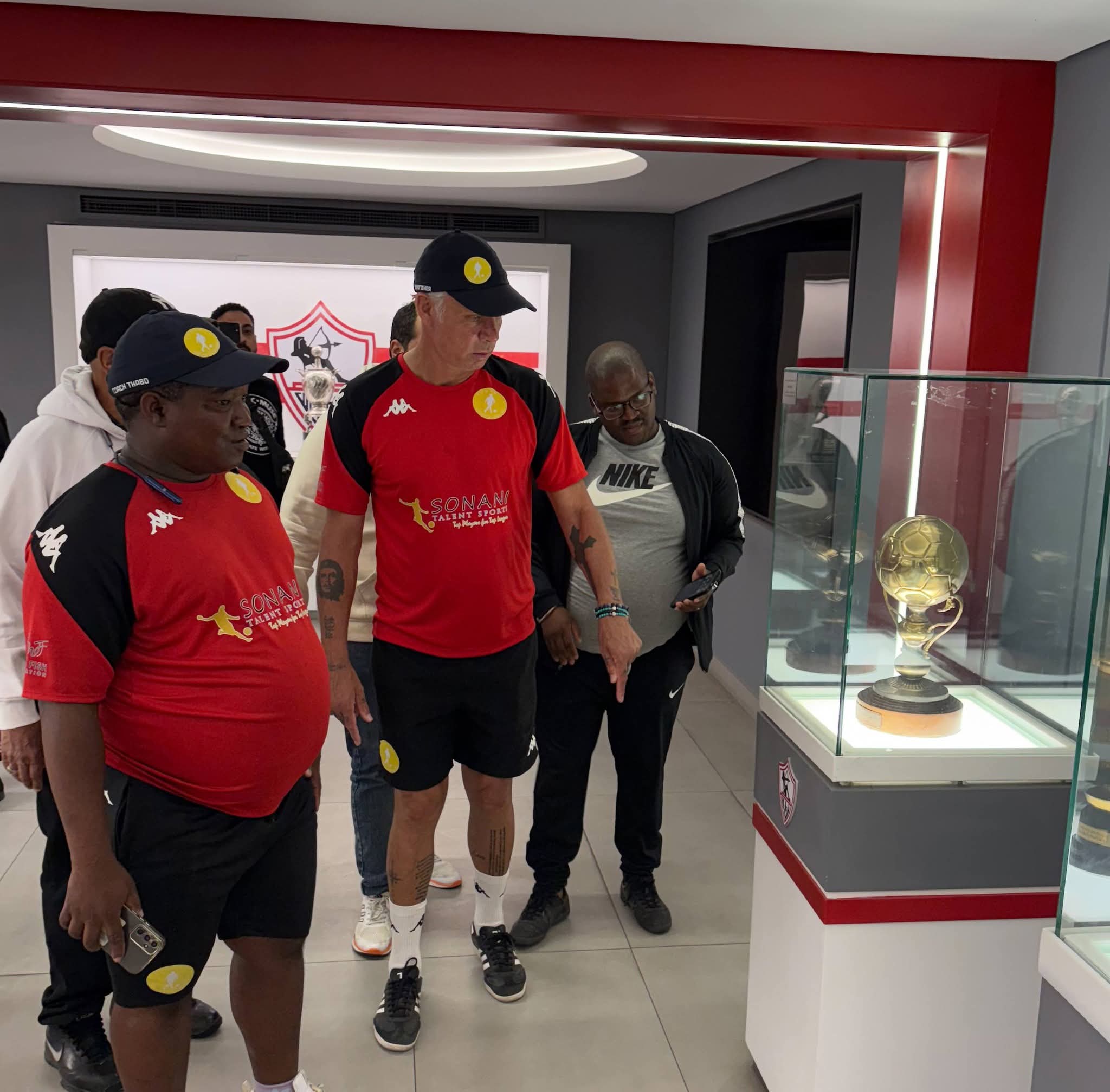 تعاون كروي في ميت عقبة.. نجم جنوب إفريقيا ضيفاً على قطاعات الكرة بنادي الزمالك- صورة