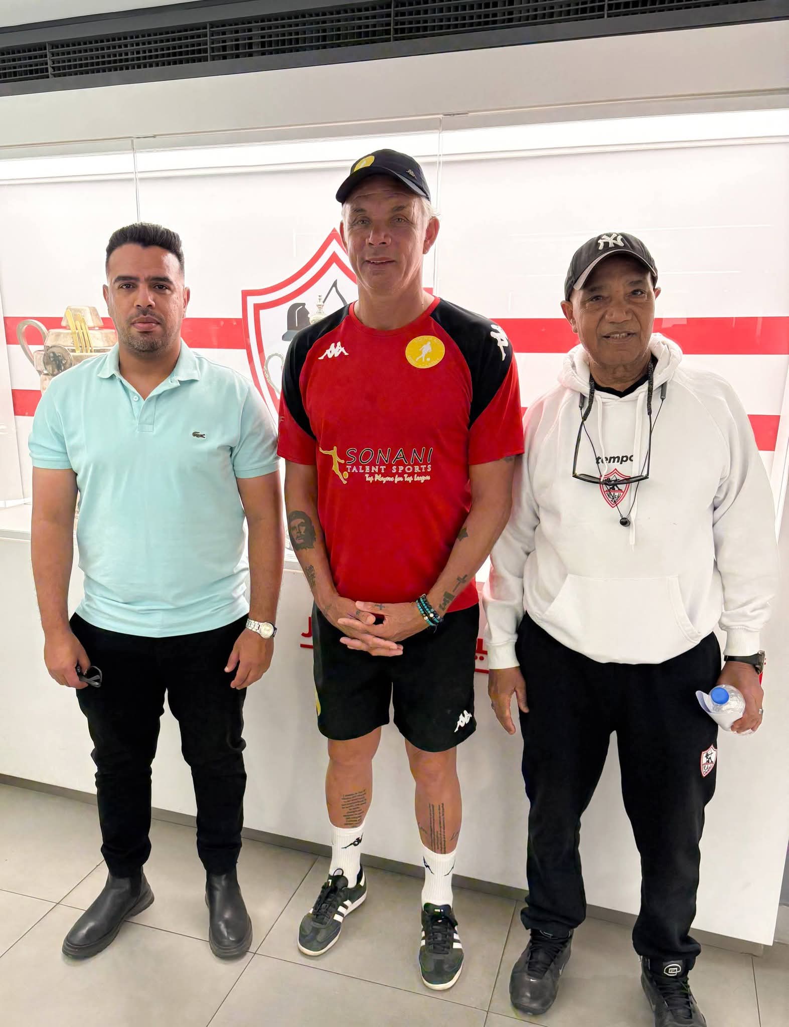 تعاون كروي في ميت عقبة.. نجم جنوب إفريقيا ضيفاً على قطاعات الكرة بنادي الزمالك- صورة