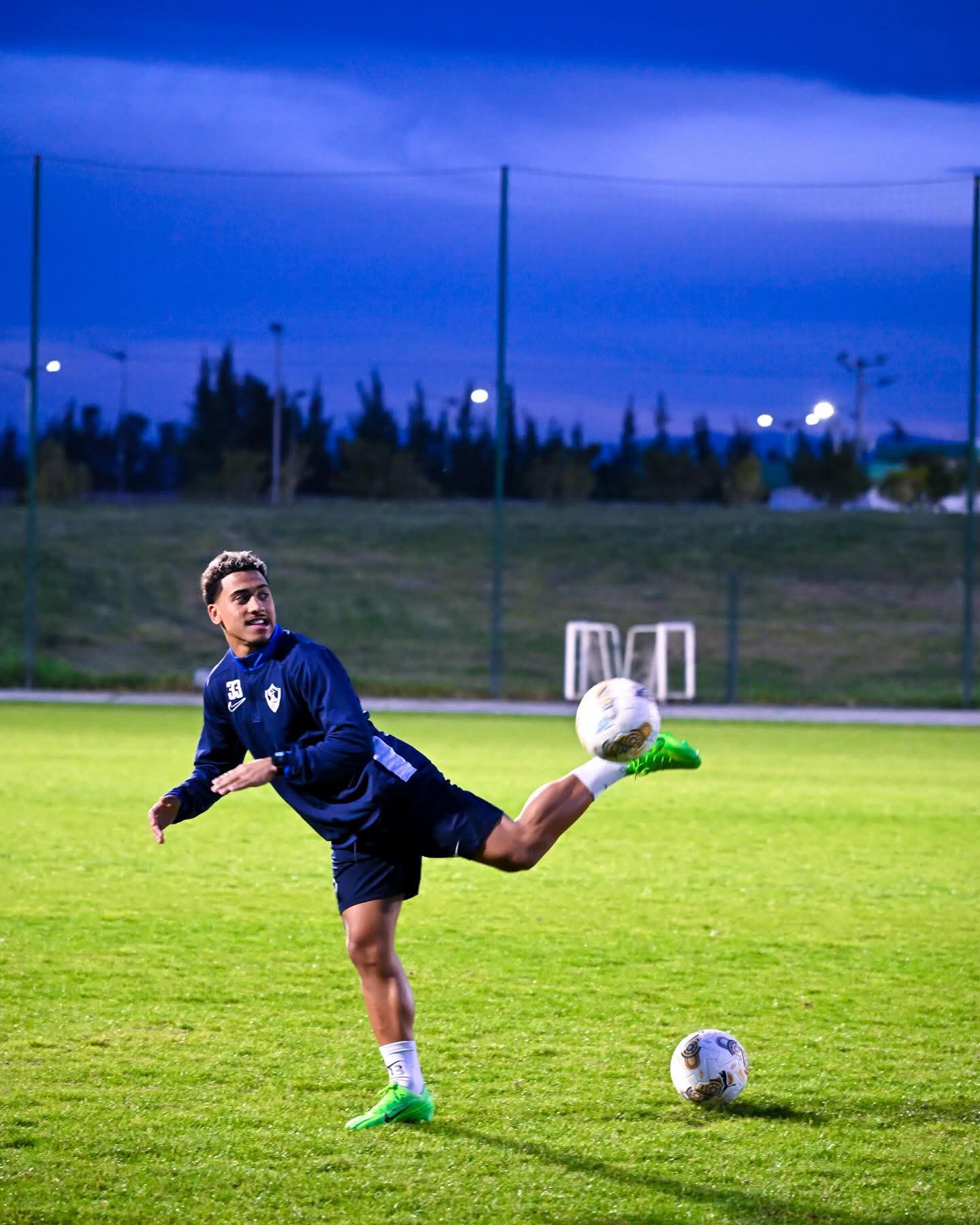 20 صورة توضح كواليس المران الأول للزمالك في الجزائر استعدادا لمواجهة بلوزداد