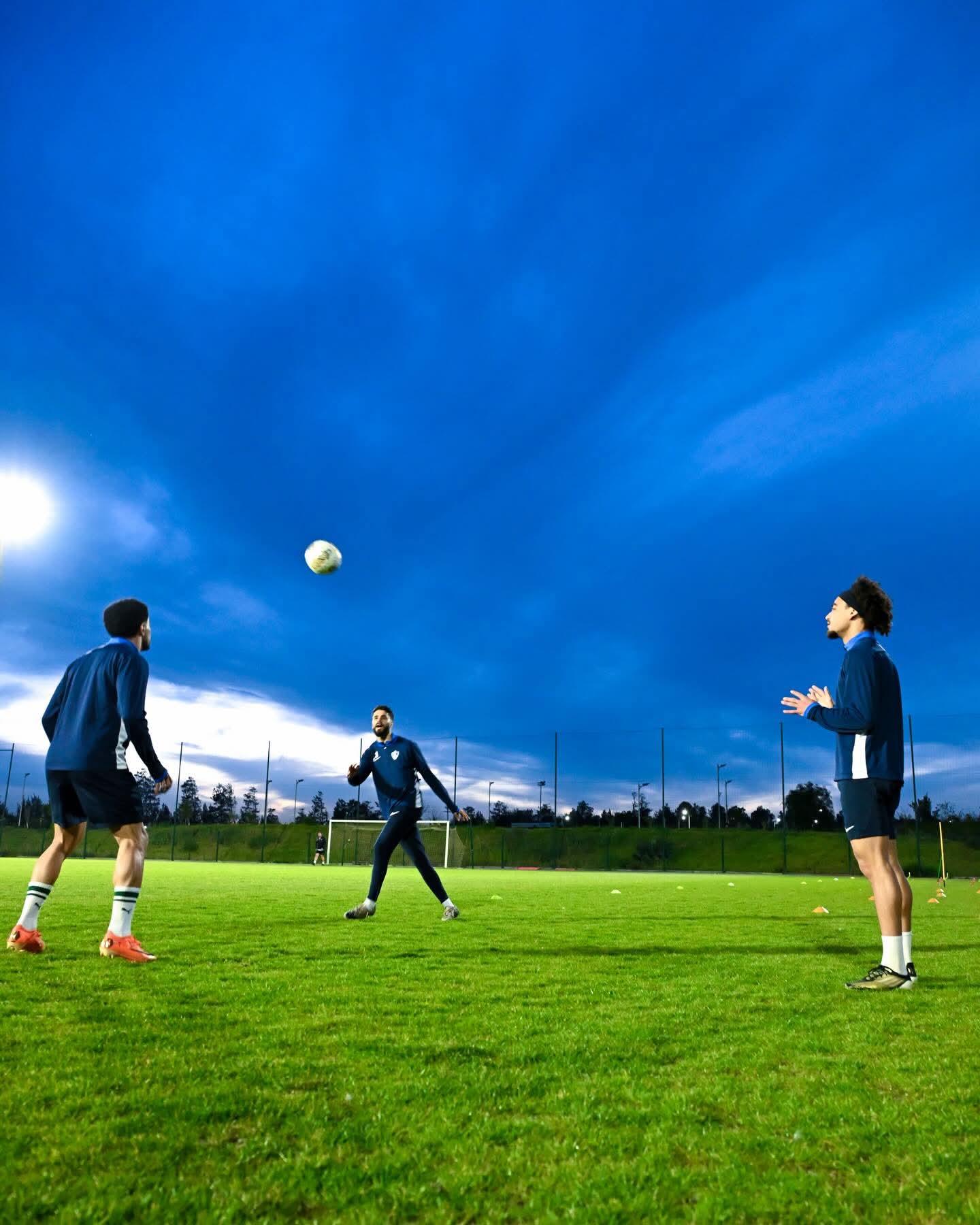 20 صورة توضح كواليس المران الأول للزمالك في الجزائر استعدادا لمواجهة بلوزداد