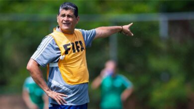 أوسكار رويز يظهر ما لم تره الأعين بشأن اللقطة المثيرة للجدل في مباراة الأهلي وسيراميكا- فيديو