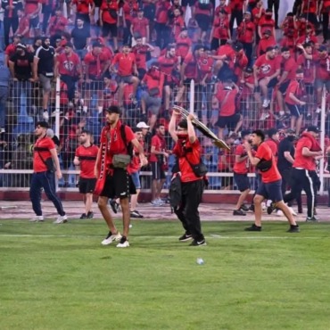 فوضى جماهيرية تؤجل انطلاق مواجهة أولمبيك آسفي واتحاد العاصمة في نصف نهائي الكونفدرالية- صورة