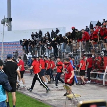 فوضى جماهيرية تؤجل انطلاق مواجهة أولمبيك آسفي واتحاد العاصمة في نصف نهائي الكونفدرالية- صورة