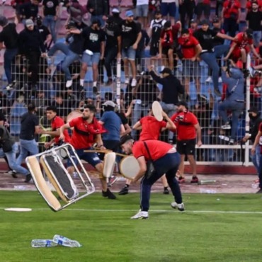 فوضى جماهيرية تؤجل انطلاق مواجهة أولمبيك آسفي واتحاد العاصمة في نصف نهائي الكونفدرالية- صورة