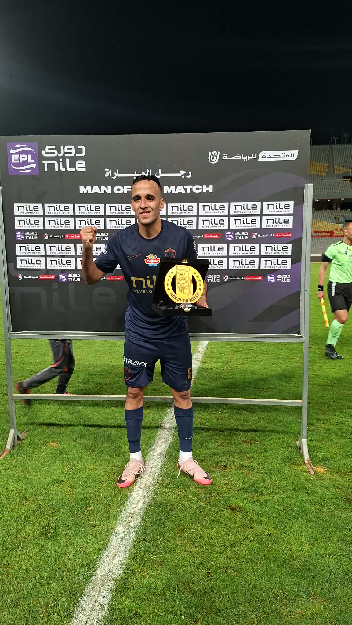 نجم الزمالك يحصد جائزة أفضل لاعب في مباراة المصري- صورة