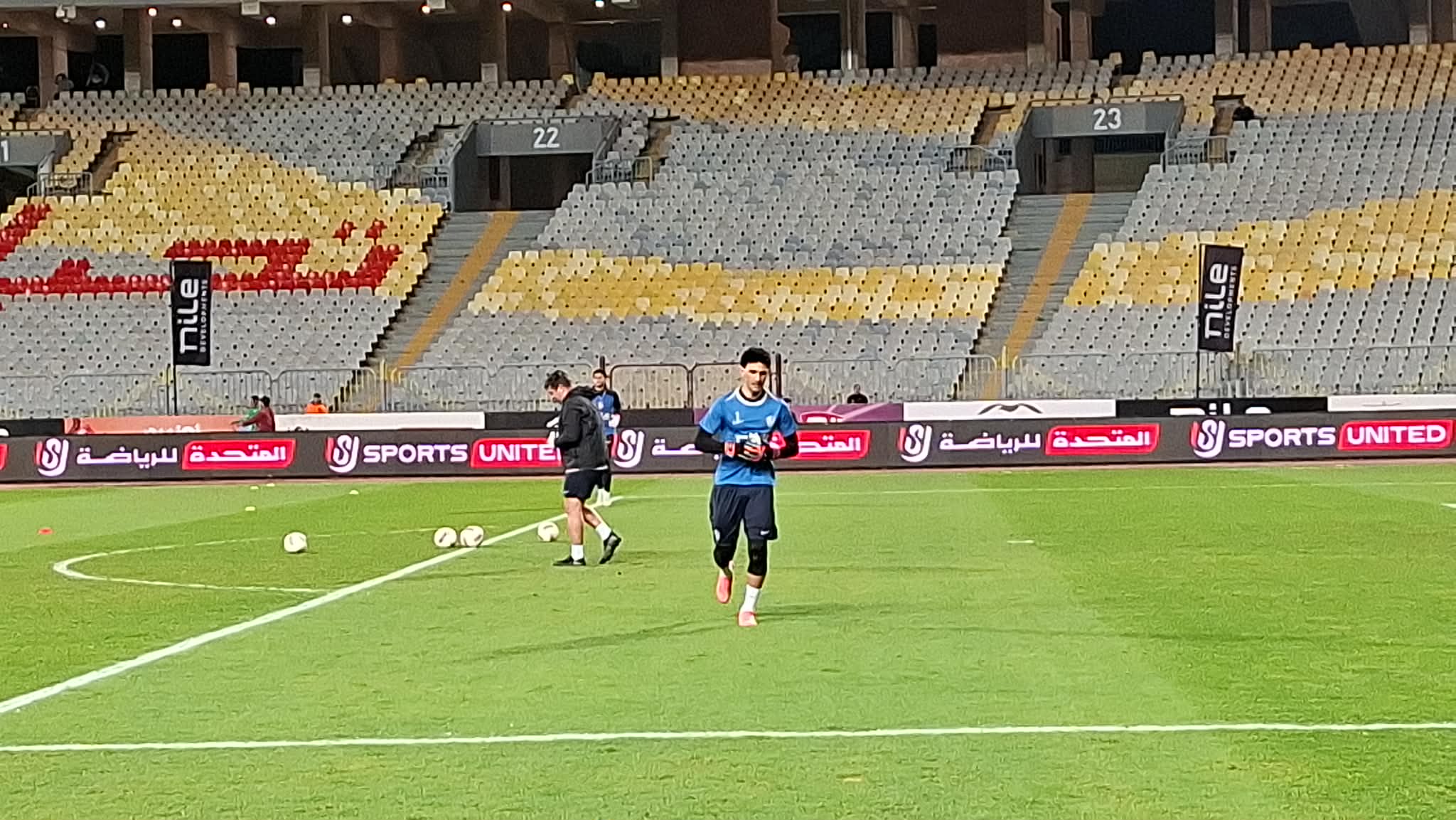 ​بالصور.. "عواد" يكسر غياب الـ 70 يوماً ويظهر في برج العرب أمام المصري