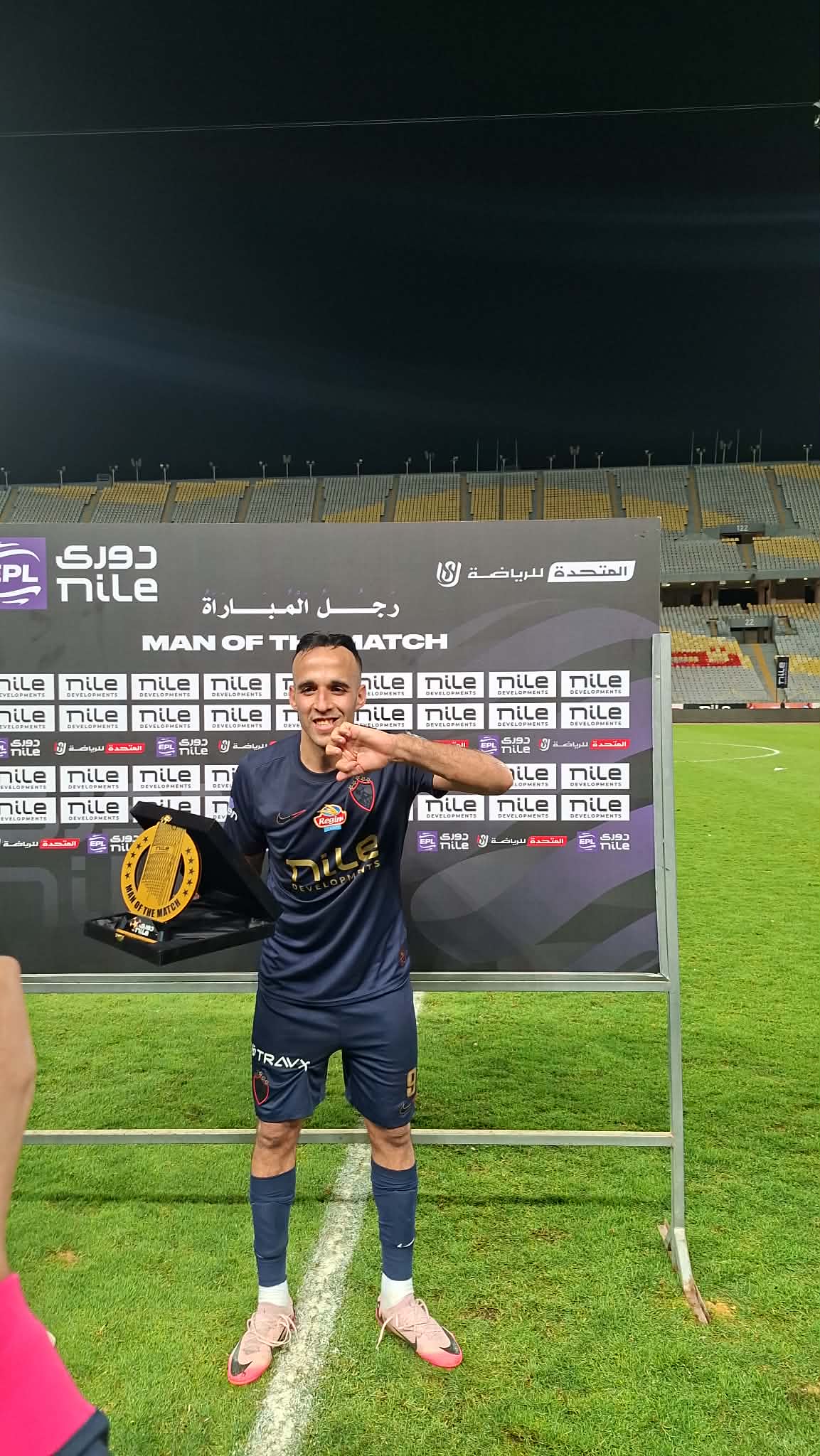 نجم الزمالك يحصد جائزة أفضل لاعب في مباراة المصري- صورة