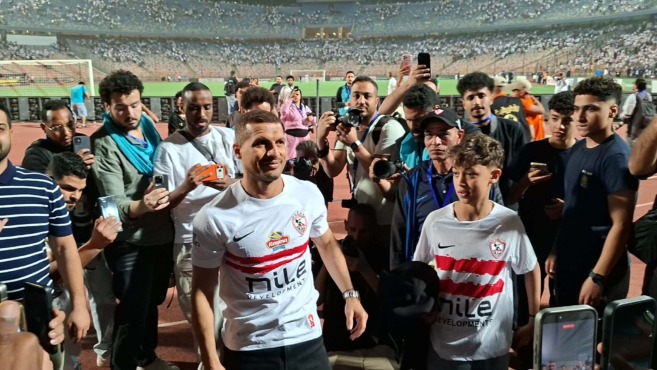 جماهير الزمالك تُكرم طارق حامد في ليلة التأهل لنهائي الكونفدرالية- صورة