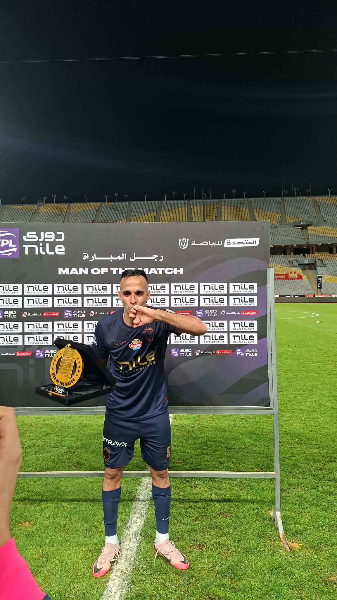 نجم الزمالك يحصد جائزة أفضل لاعب في مباراة المصري- صورة