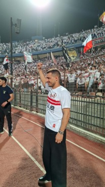 جماهير الزمالك تُكرم طارق حامد في ليلة التأهل لنهائي الكونفدرالية- صورة