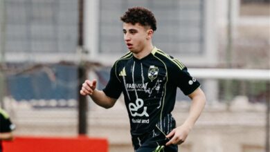 كم يحصل الأهلي من صفقة انتقال بلال عطية إلى ريال راسينج الإسباني؟