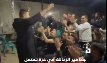 شاهد بالفيديو | من قلب خيام النزوح.. جماهير الزمالك في غزة تحتفل بالدوري بفرحة استثنائية رغم المعاناة