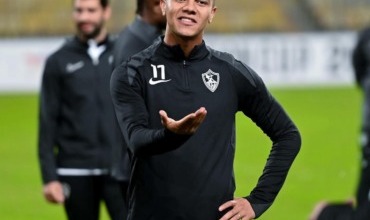 وفد من الزمالك يقدم واجب العزاء في والد محمد شحاتة بالمنيا