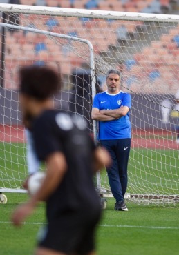 مدرب الزمالك السابق بعد خسارة الكونفدرالية: معتمد جمال "مظلوم".. ويجب دعم اللاعبين قبل مباراة سيراميكا 1 مدرب الزمالك السابق بعد خسارة الكونفدرالية: معتمد جمال "مظلوم".. ويجب دعم اللاعبين قبل مباراة سيراميكا