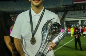"شارك 32 دقيقة والبديل هو البطل".. لقطة سخرية خالد الغندور من نجم الأهلي زيزو تشعل السوشيال ميديا!
