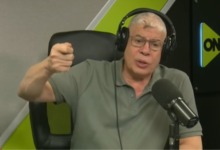 "الأهلي داخل في شغلانة".. أحمد شوبير يفجر مفاجأة مدوية ويهدد بنشر "إيميل رسمي" صادم! 2 "الأهلي داخل في شغلانة".. أحمد شوبير يفجر مفاجأة مدوية ويهدد بنشر "إيميل رسمي" صادم!