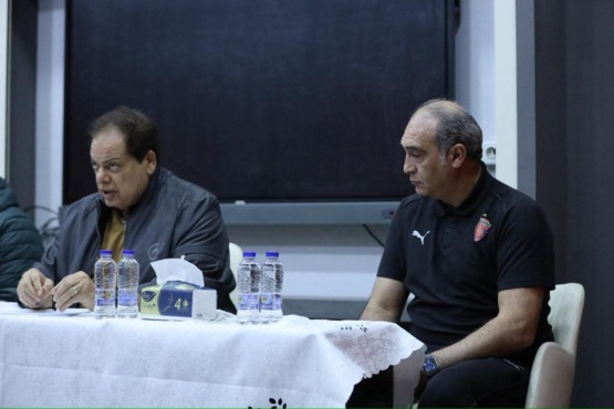 تفاصيل جلسة أبو العينين مع لاعبي سيراميكا قبل مواجهة الزمالك في الدوري- صورة 1 تفاصيل جلسة أبو العينين مع لاعبي سيراميكا قبل مواجهة الزمالك في الدوري- صورة