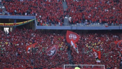 هتافات الجماهير تربك حسابات الأهلي.. مفاجآت جديدة في ملف المدير الفني القادم!