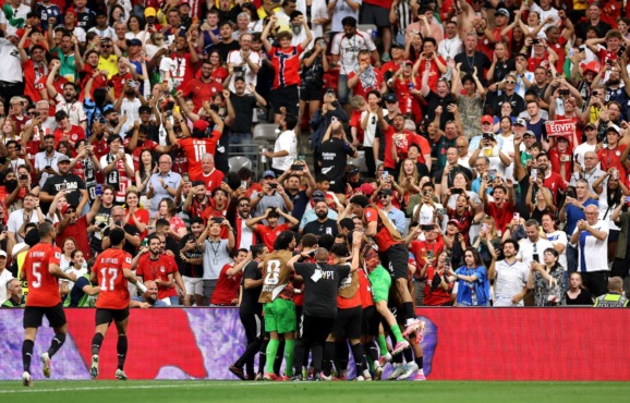 زلزال مصري في كندا.. الفراعنة يقهرون نيوزيلندا بثلاثية تاريخية ويتصدرون مجموعات كأس العالم 2026! 1 زلزال مصري في كندا.. الفراعنة يقهرون نيوزيلندا بثلاثية تاريخية ويتصدرون مجموعات كأس العالم 2026!