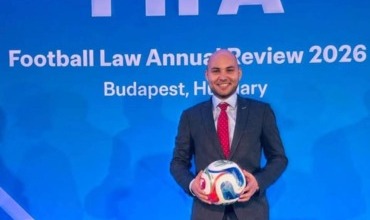 بعد تصريحات أبو ريدة عن الزمالك.. نصر عزام يفجر مفاجأة عن عقود الأندية