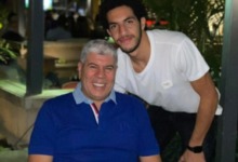 مشجع للأهلي يستفز شوبير بسبب نجله مصطفى- صورة