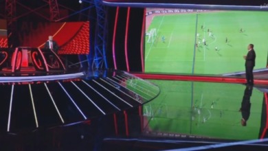 ناصر عباس يفاجئ حكم تقنية الفيديو برسالة على الهواء بسبب لقطة هدف زد ويكشف السبب