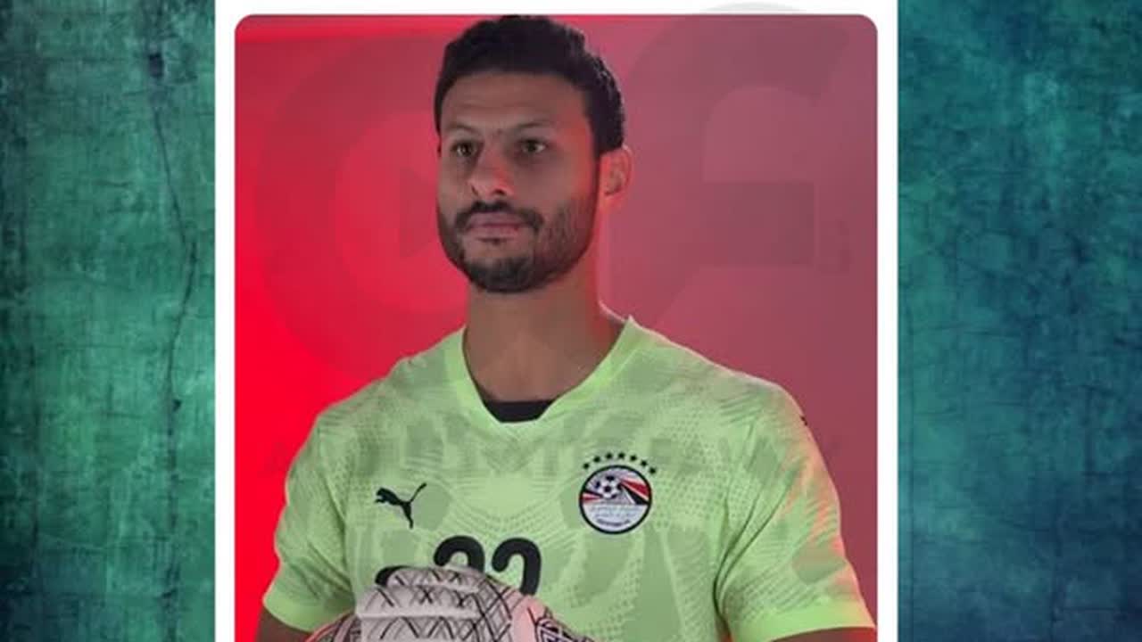 محمد الشناوي بقميص منتخب مصر في صورة مرفقة برسالة عصام الحضري