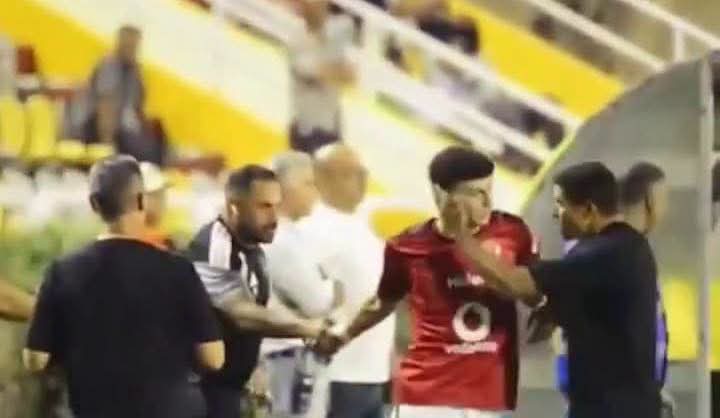بعد الجدل الكبير.. علي محمود يكشف ما حدث بينه وبين عموتة مفاجأة 1 بعد الجدل الكبير.. علي محمود يكشف ما حدث بينه وبين عموتة مفاجأة