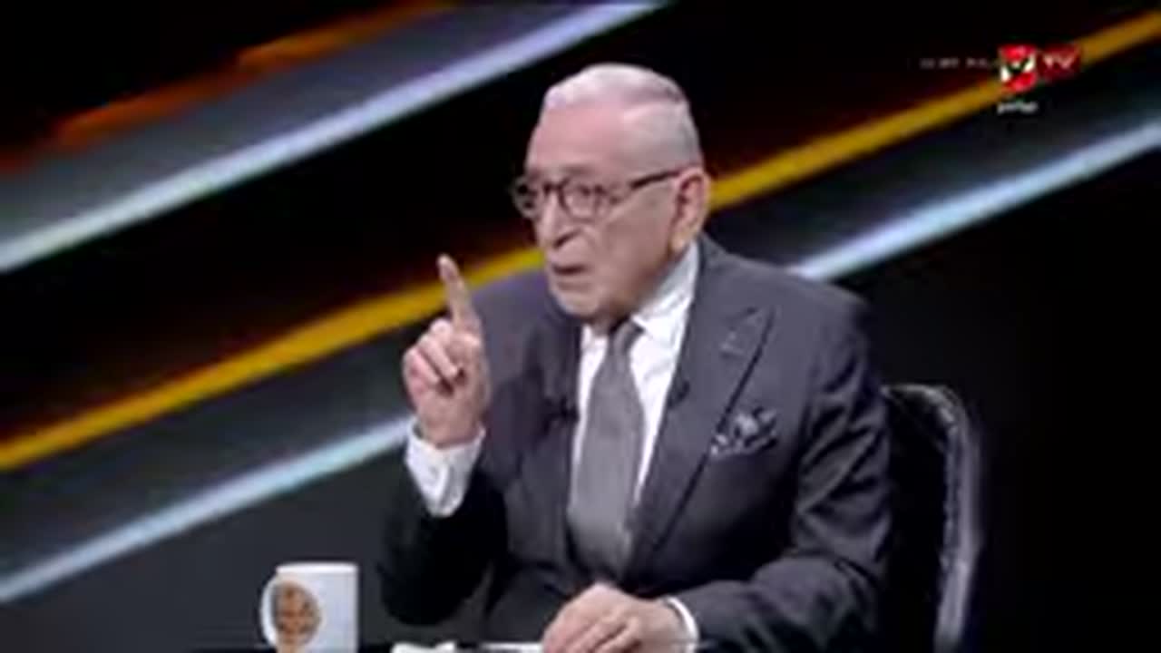أحد مقدمي برنامج ملك وكتابة على قناة الأهلي يناقش تصريحات حسام حسن بشأن متابعة الدوري