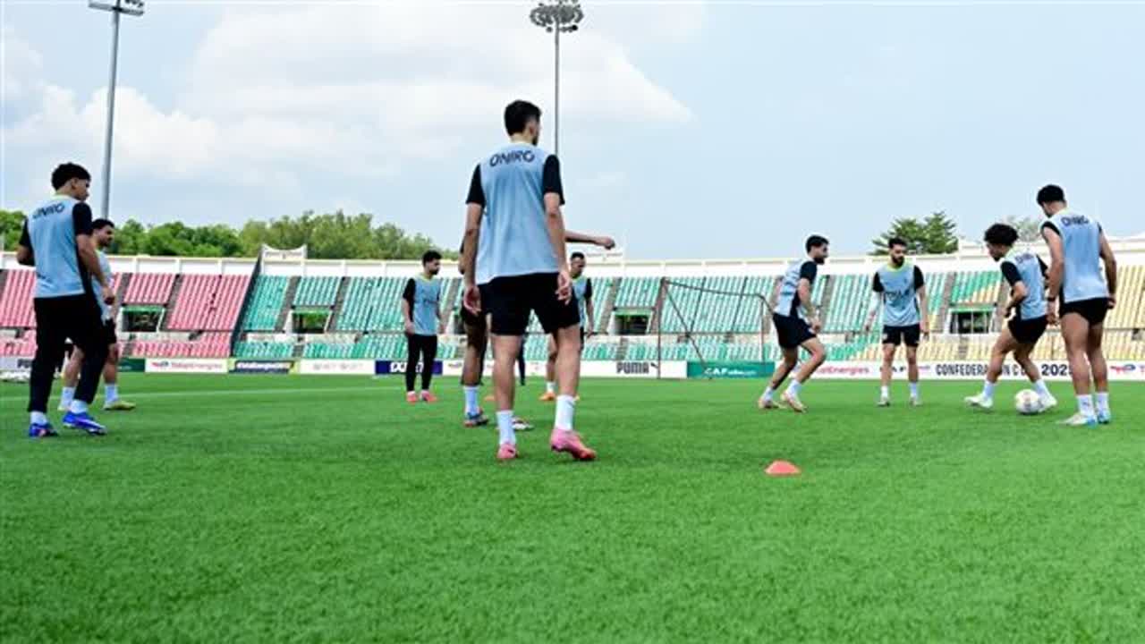 صورة أرشيفية للاعبي الزمالك يتدربون بالكرة خلال مران سابق