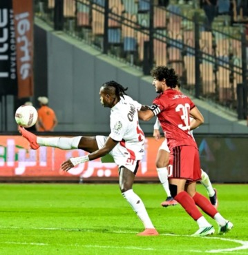 نجم الزمالك السابق يفجرها: الأخطاء والتحكيم خطفا القمة.. ويدافع عن لاعب الفريق!