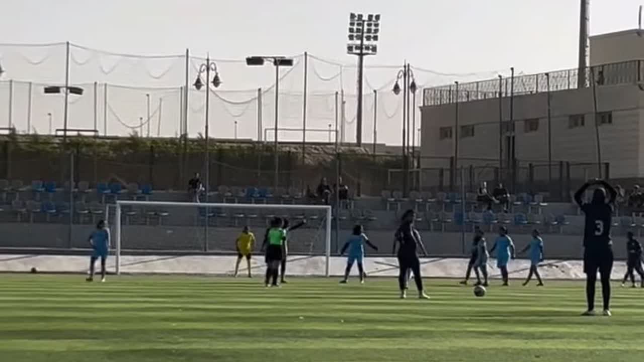 لقطة من مباراة سيدات الزمالك وبيراميدز على الملعب الفرعي لاستاد الدفاع الجوي