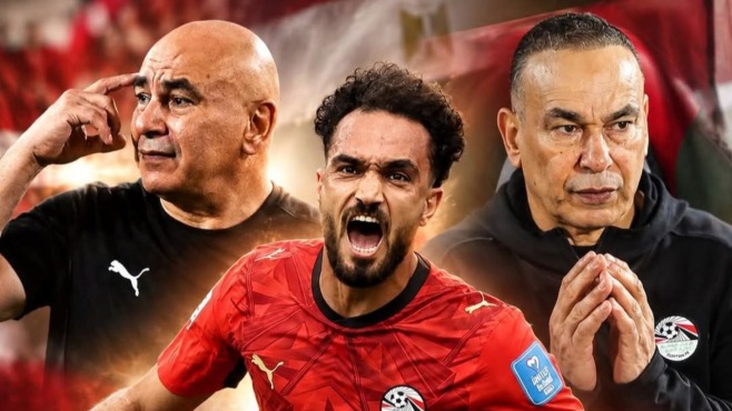 تصميم مركب لثلاثة أشخاص، يتوسطهم لاعب يرتدي قميصًا أحمر وعلى جانبيه شخصان بملابس سوداء.